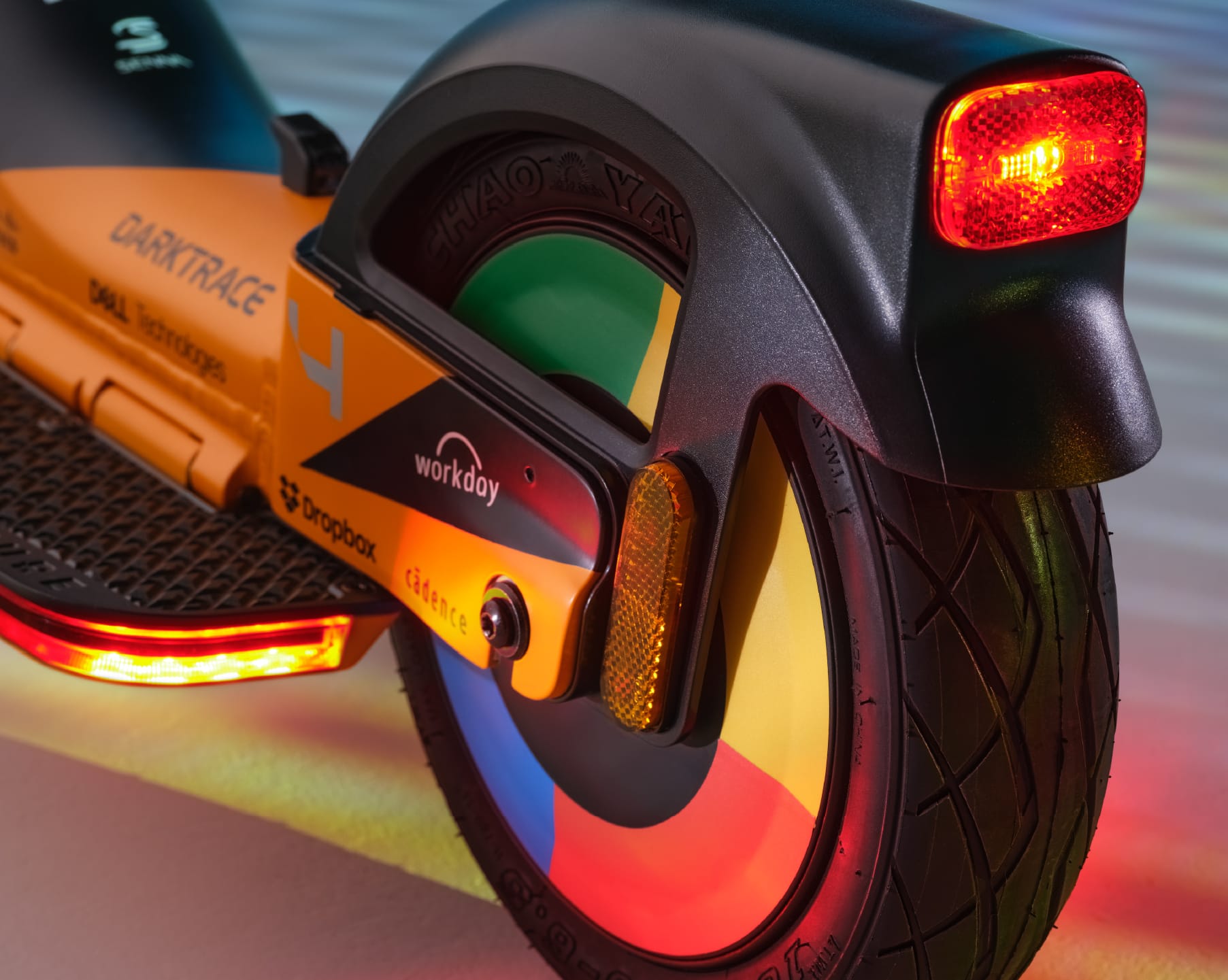 Pure x McLaren MCL38 monopattino elettrico MCL-38 autonomia 50 km