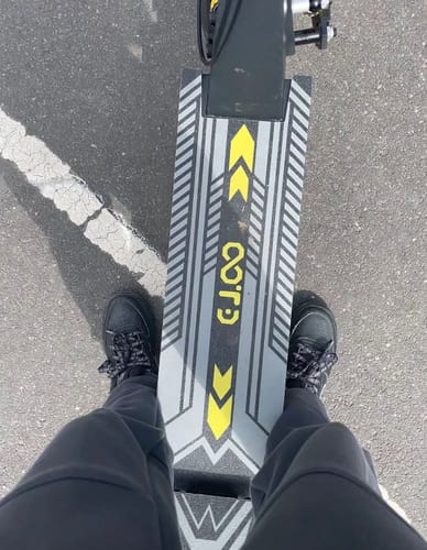 OOTD T08 Monopattino Elettrico Nero-Giallo Pieghevole