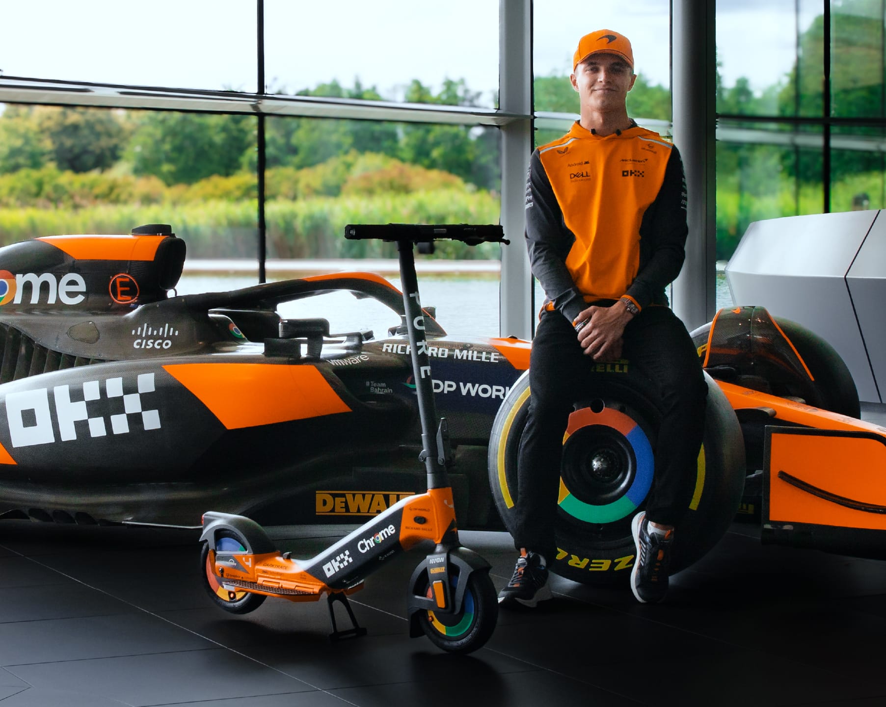 Pure x McLaren MCL38 monopattino elettrico MCL-38 autonomia 50 km