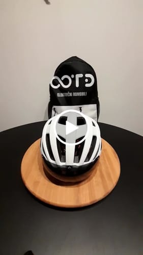 OOTD Helmet casco monopattino bianco protezione urbana