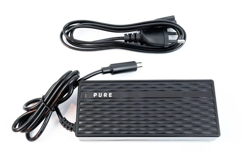 Pure Electric Charger 2A 42V caricabatterie 36V spina EU