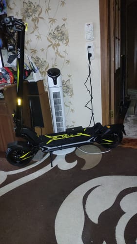 OOTD SR1 Monopattino elettrico nero-giallo telaio pieghevole